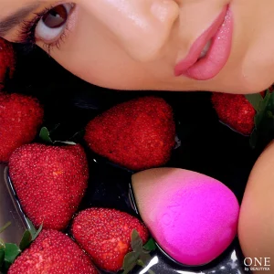 Esponja de Maquillaje con Fresa